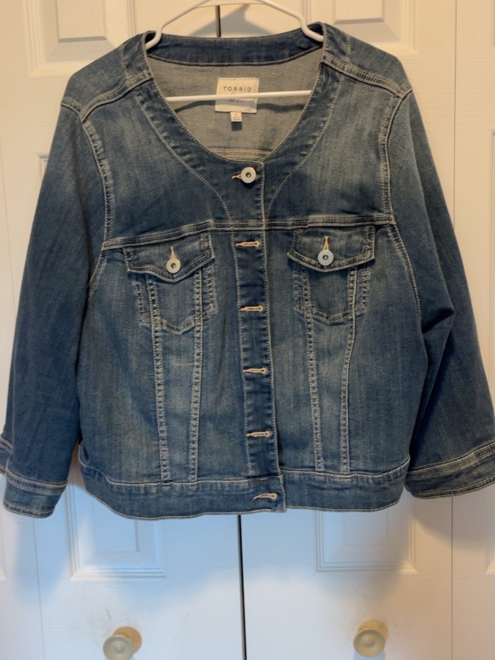 Torrid Size 4 Blue Denim Jacket Collarless 3/4 Sleeve Plus Size